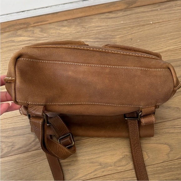 ROOTS Geniune Leather
Convertible Crossbody into
Backpack - Picture 11 of 13